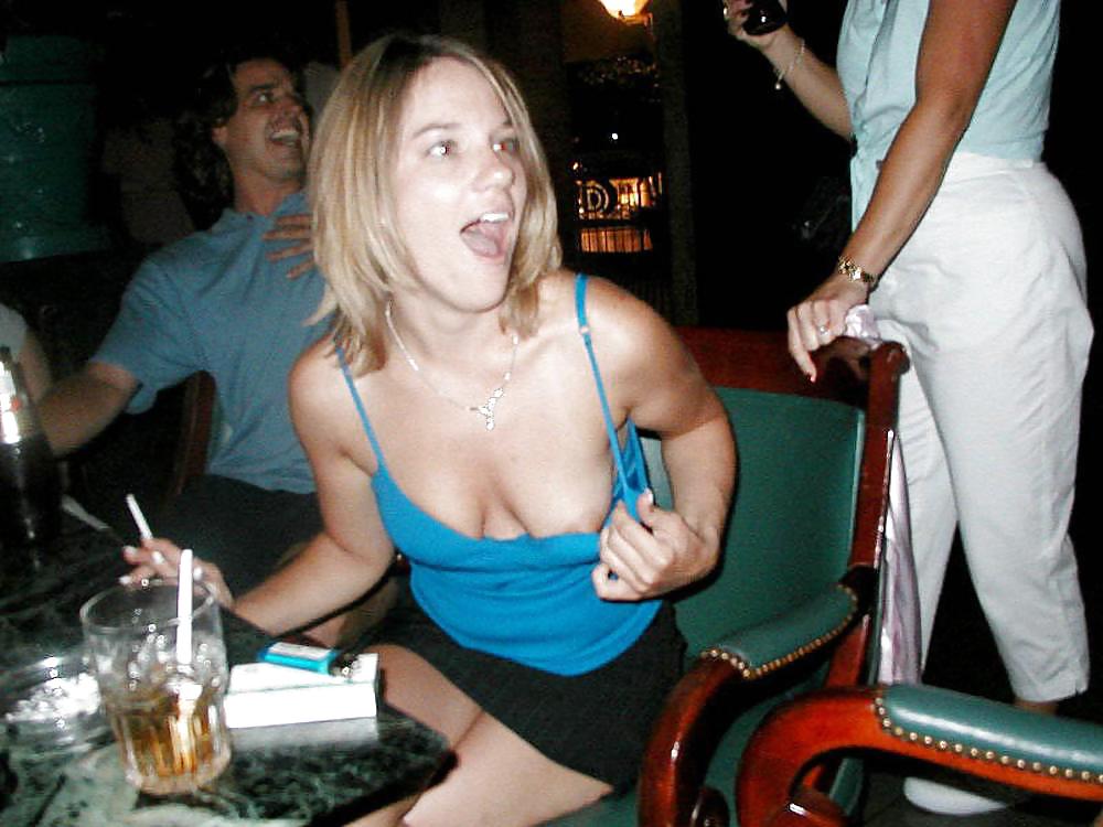 REALLY HOT GIRLS IN PUBLIC 16 adult photos