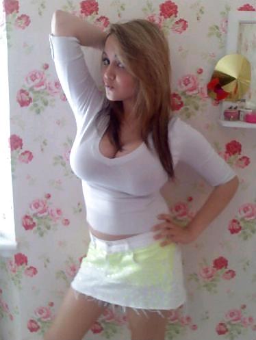 Alix 18 year old from London adult photos