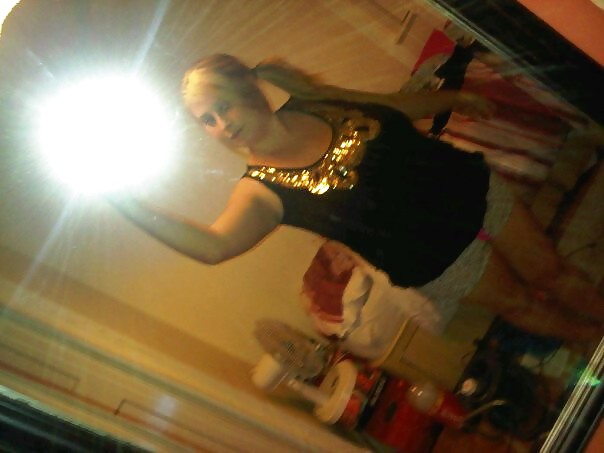 SmutDates Username 'AliciaSingle18' adult photos