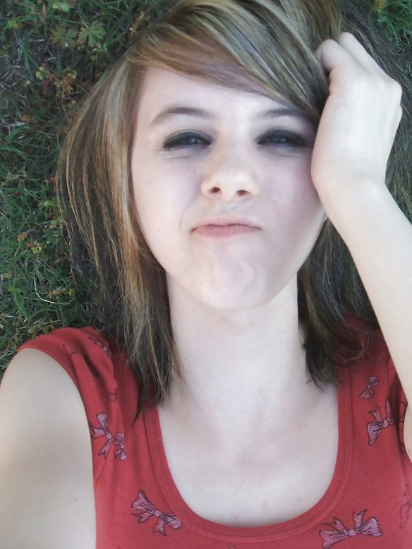 Carly 19 Years adult photos