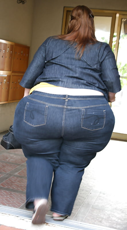 Мир толстых жоп. Толстый зад в брюках. Толстая задница в джинсах.