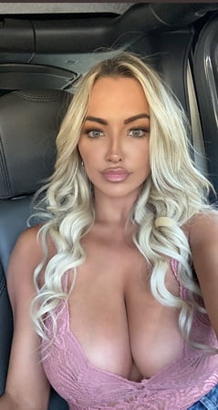 lindsey pelas         