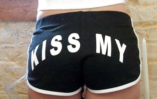 Ass's kissed & unkissed adult photos