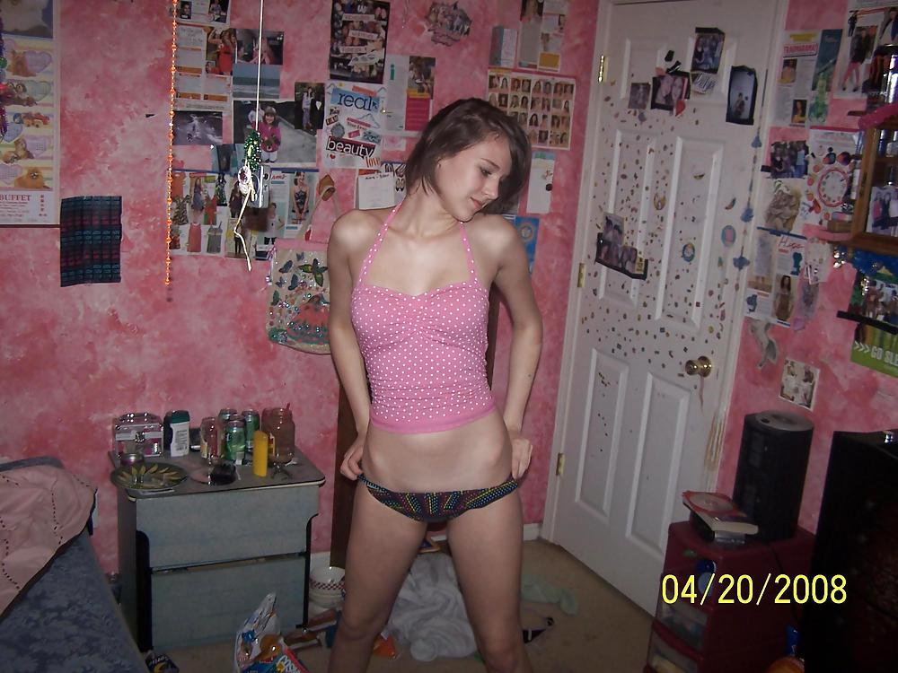 Possing Girls adult photos