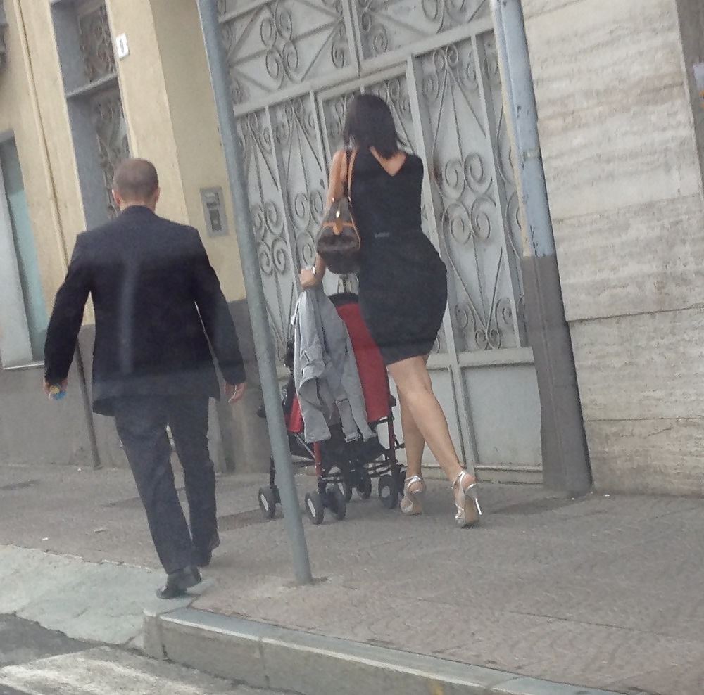 high heels in italian streets.tacchi per le vie italiane adult photos