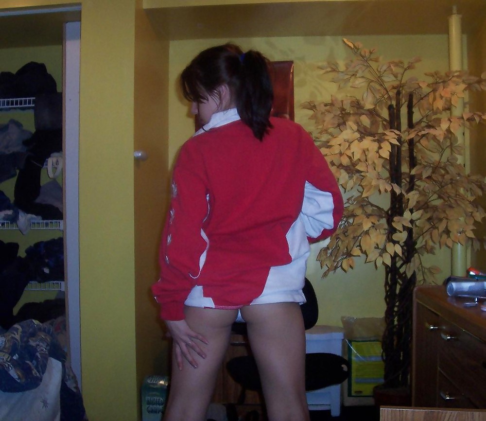 SingleStonerBabe From JoinUnTrue.com adult photos
