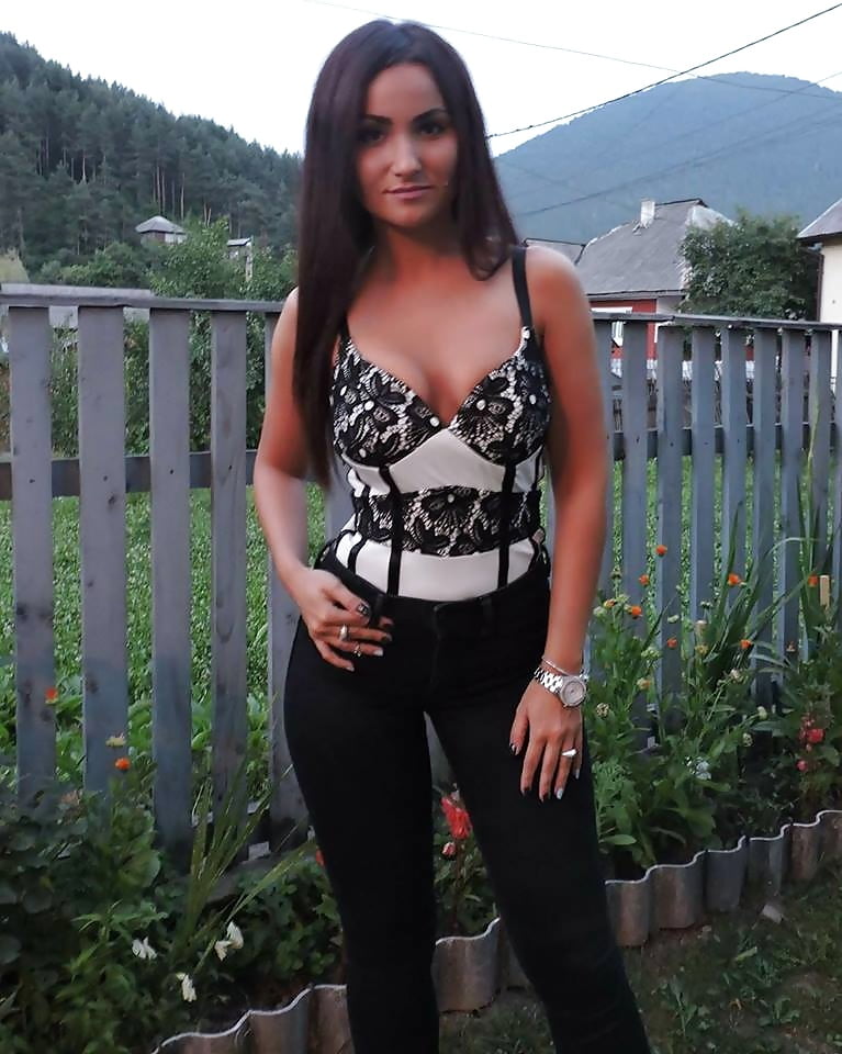 Romanian Teen Slut Larisa M 4 adult photos