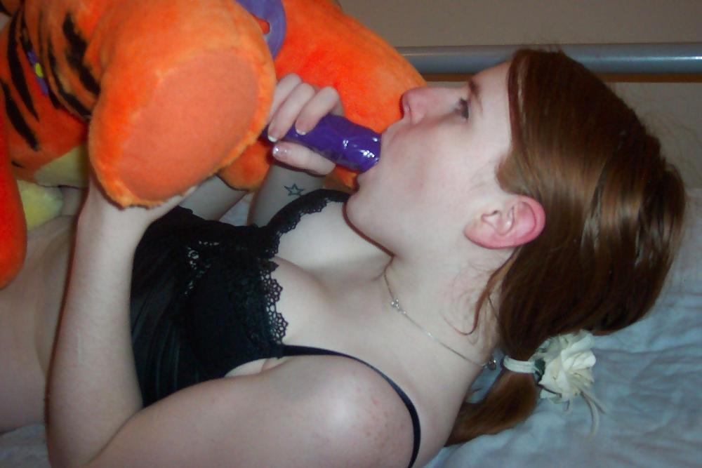 HORNY REDHEAD TEEN adult photos