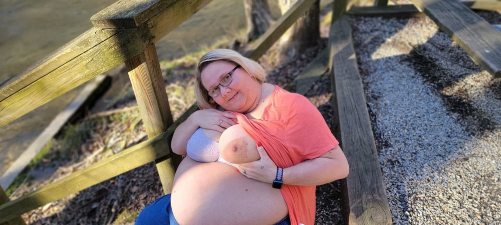 BBW Busty Wench fun in the Great Smokies - 17 Photos 