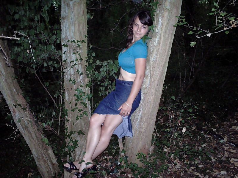 Aurelie F. exterieur adult photos