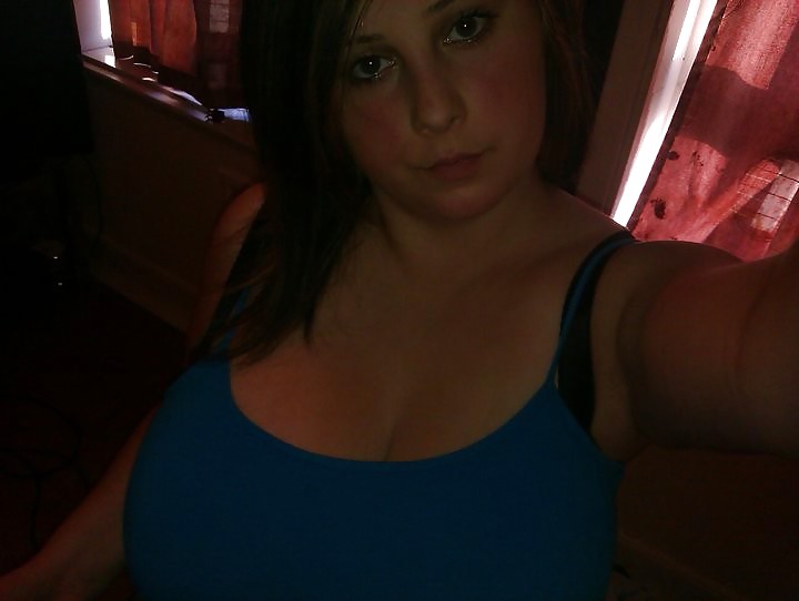 SmutDates Username 'AliciaSingle18' adult photos