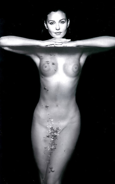 Hot Italian Celebrity Monica Bellucci Butt Naked adult photos