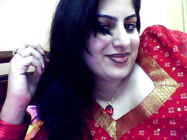 INDIAN DESI MILF REAL FROM THE UK adult photos