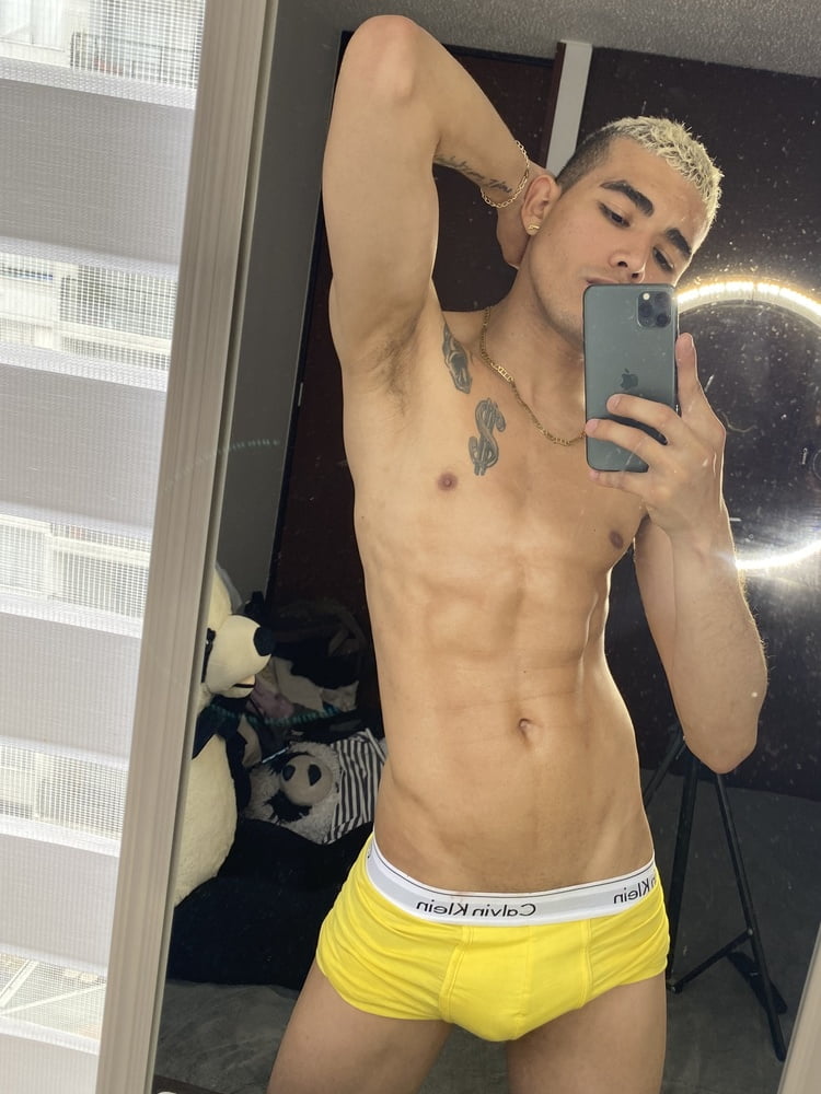 Aaron Mclaron Yellow Underwear 6 Pics Xhamster