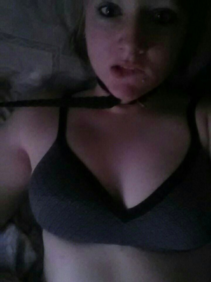 KIK SLUTS adult photos