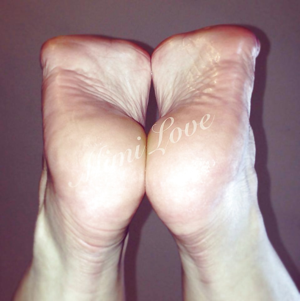 mimi love's sexy feet adult photos