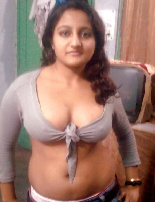 Beautiful Nude Desi Girls adult photos