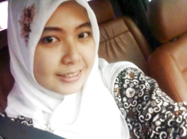 Tudung Putih Ayu Tetek adult photos