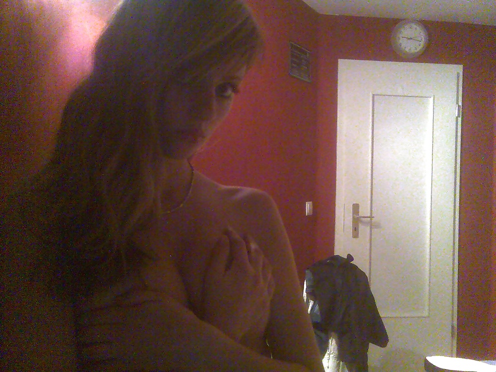 sexy blond selfshoot adult photos