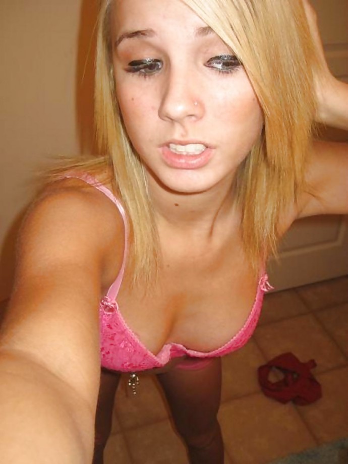 Cute Homemade Selfshot Teen adult photos