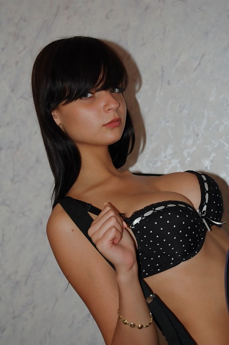 beautiful dark haired teen in the nude adult photos