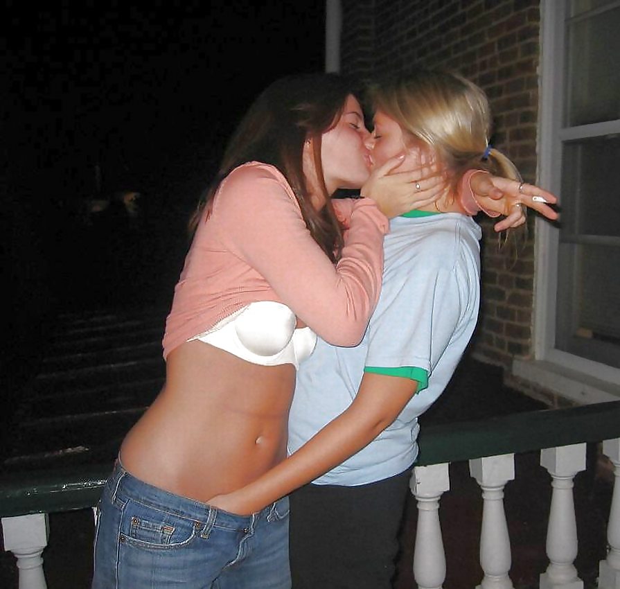 girls kissing adult photos