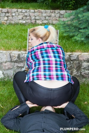 obese and dominant rebecca at plumperd         