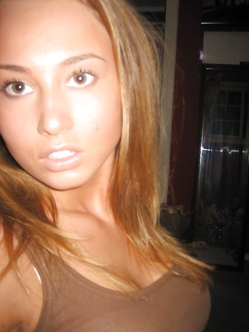 Great Body On Sexy Blonde Teen adult photos