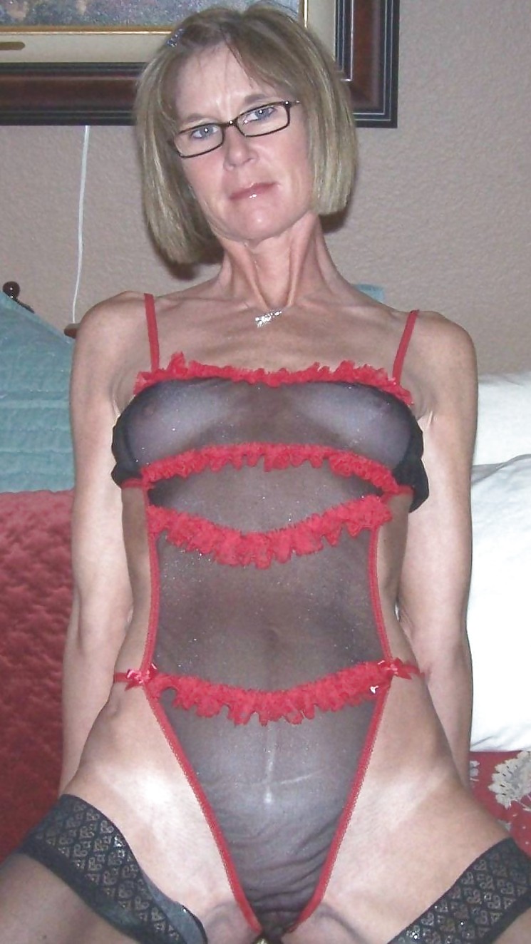 Braless 115. adult photos