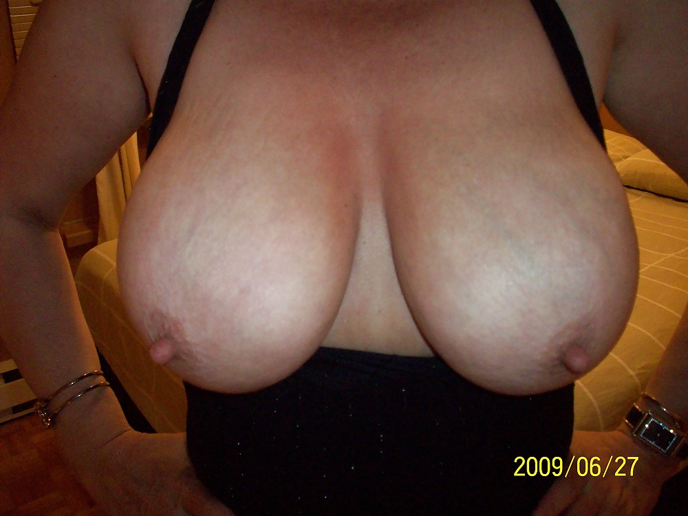 Amateur big tits mature woman adult photos