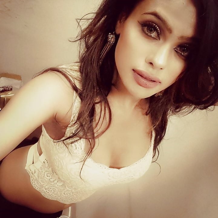 AMATEUR INDIAN BABE adult photos