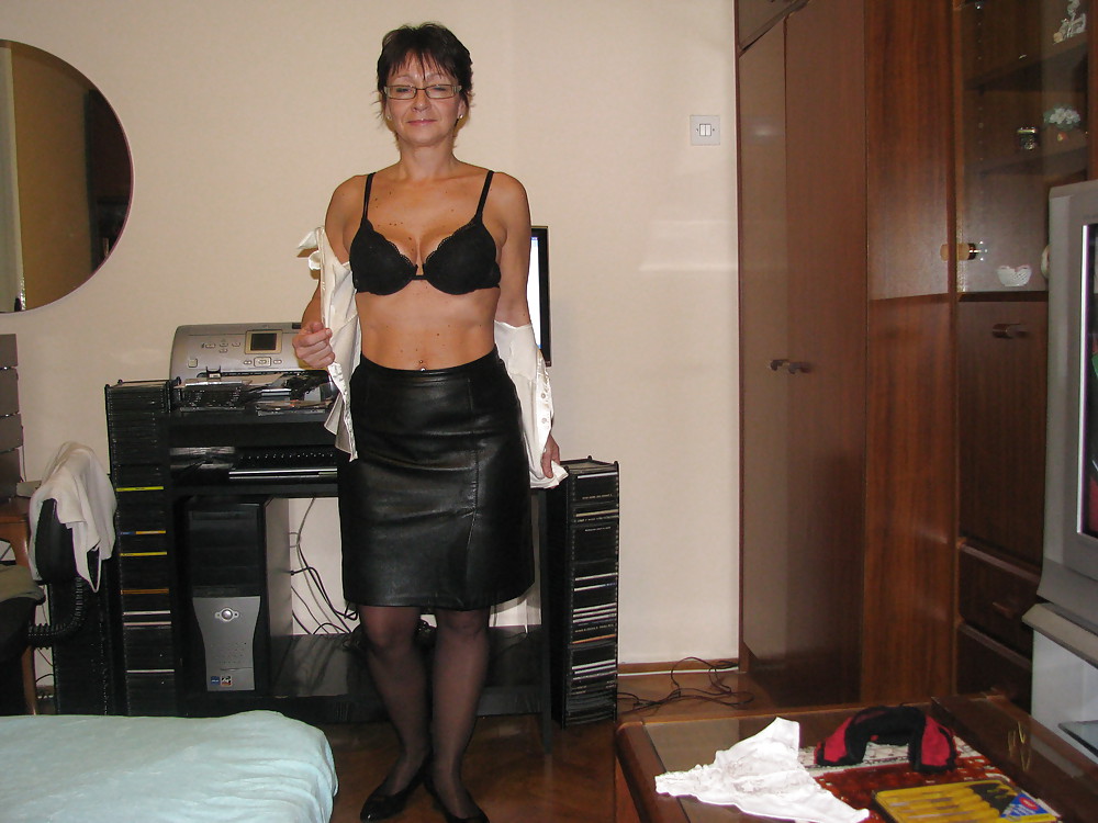 The Housewife 18 adult photos