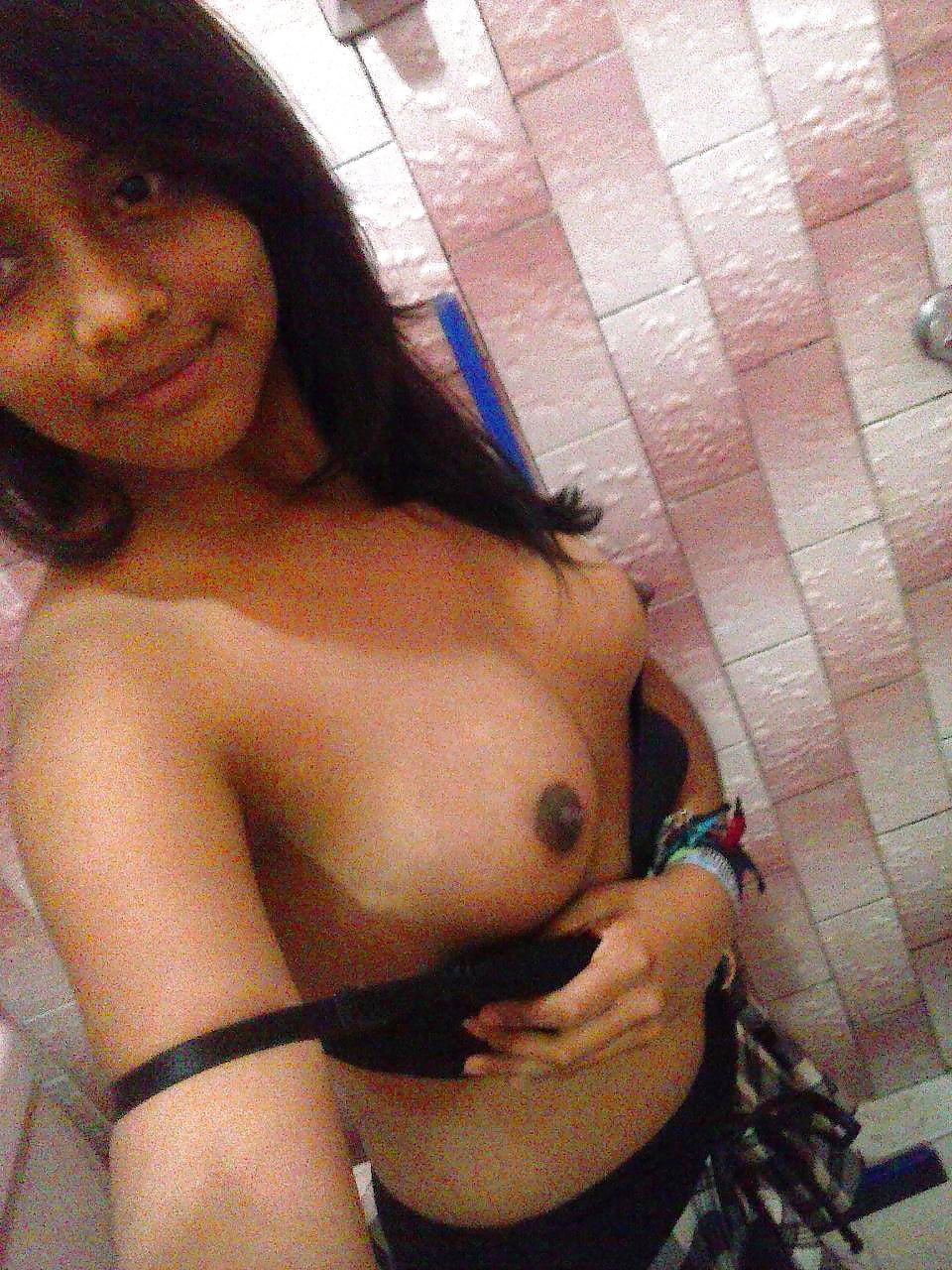 Whatsapp Teen Selfies (SL) adult photos