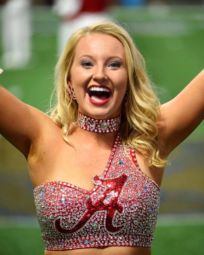 Alabama Cheerleaders - 21 Photos 