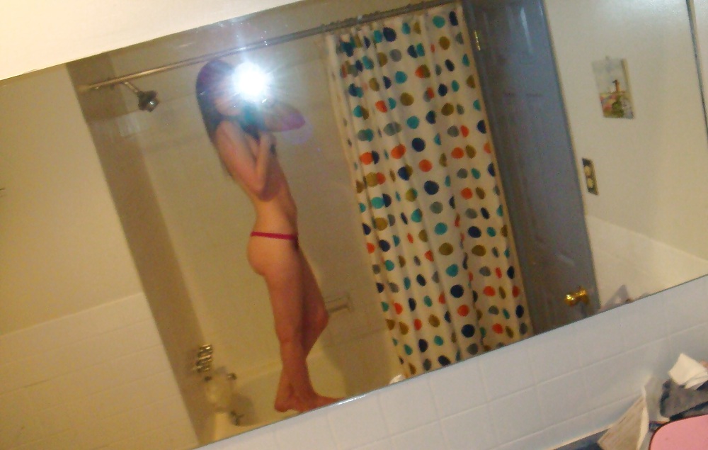 Petite redhead Joyce adult photos
