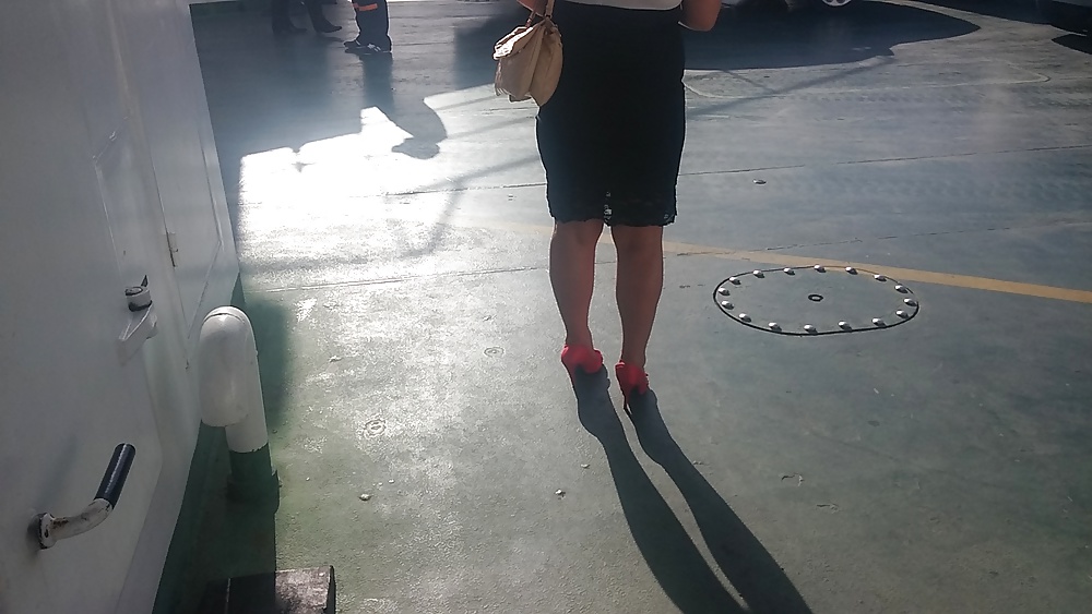 Sexy mature mom on ship adult photos