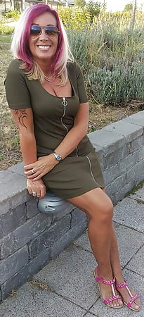 Would you like to fuck this hot MILF?