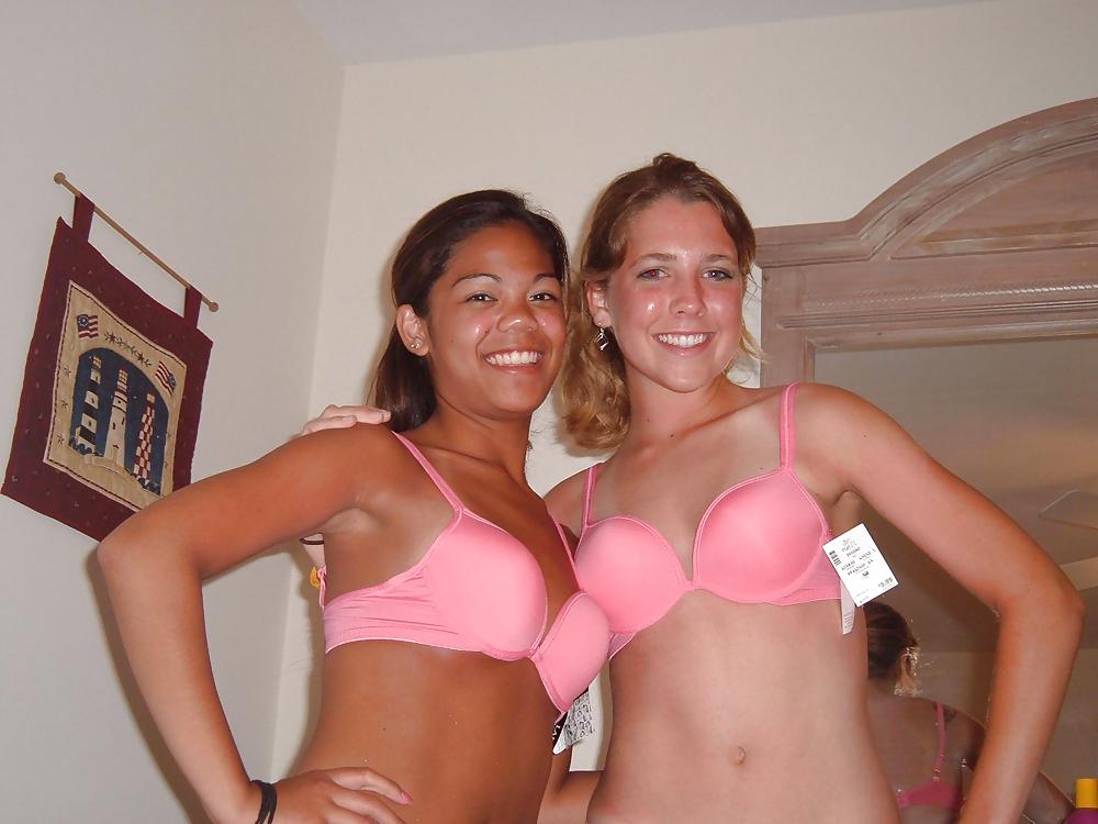 Bra Babes 34 adult photos