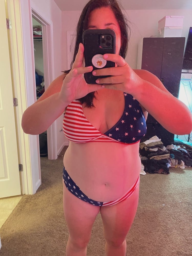 4th of July MILF - 4 Photos 