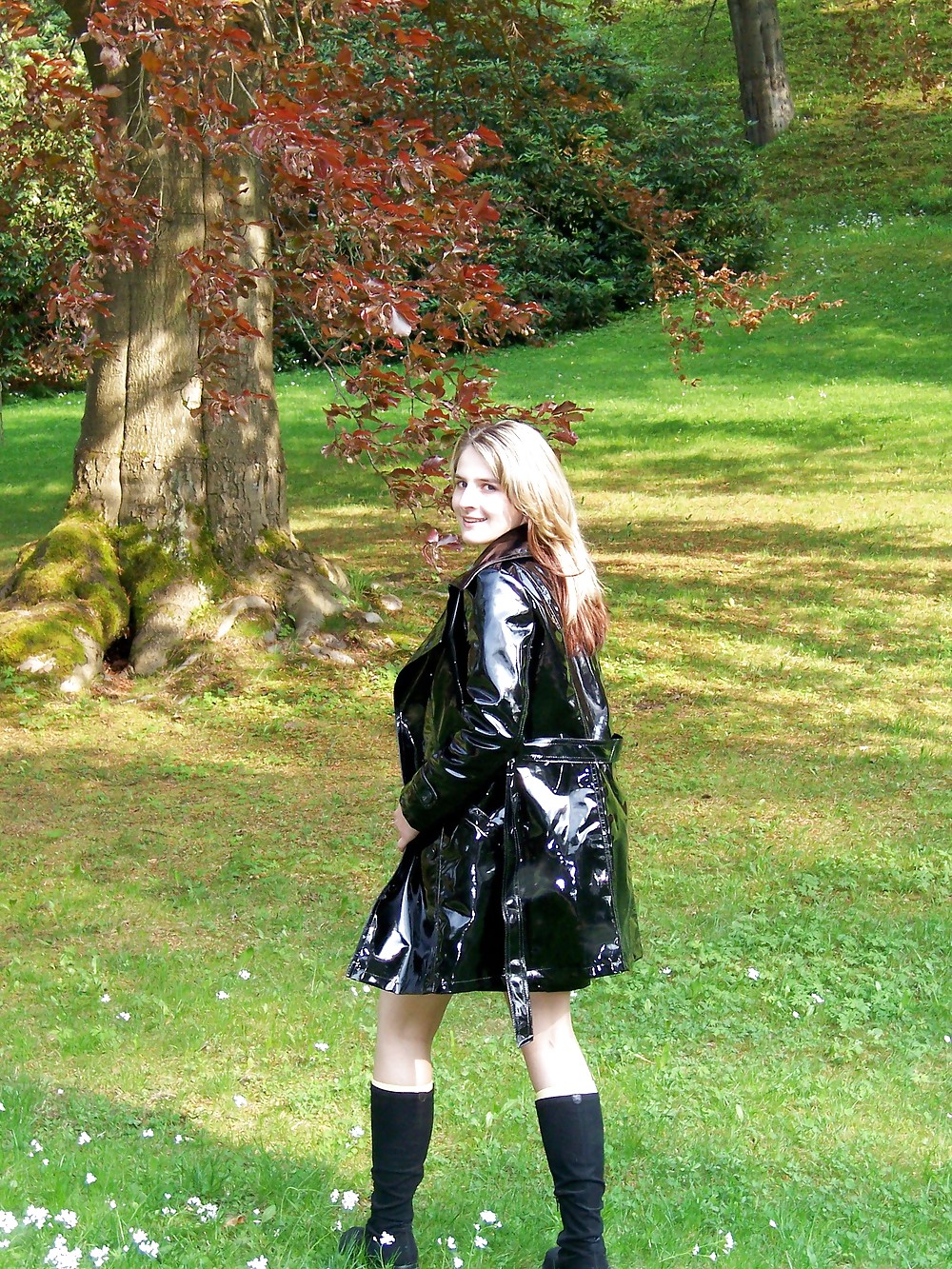 fetish queen Nicole in sexy shiny pvc adult photos