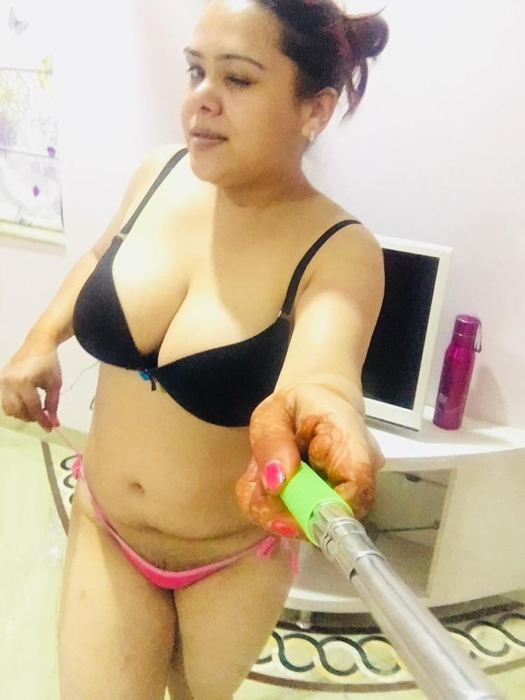 Fat Indian Desi Slut Simran - 32 Photos 