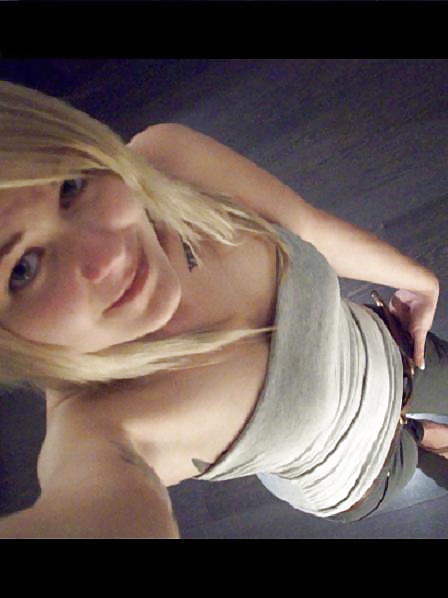 Sweet German Teen Lisa adult photos