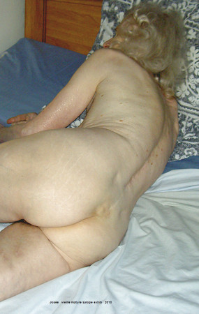 NUDE  OLD WOMAN