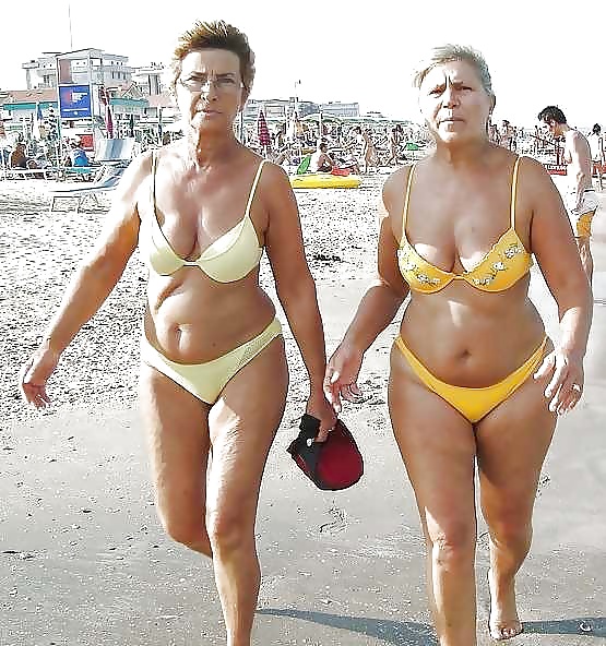 Mature women in bikini 5. adult photos
