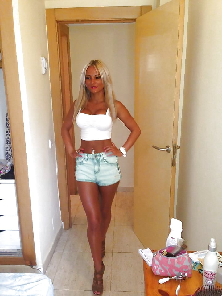 amazing bitches!!! please comment adult photos