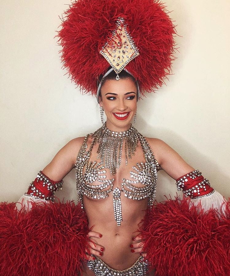Hot Las Vegas Showgirls and Dancers from around the world! 