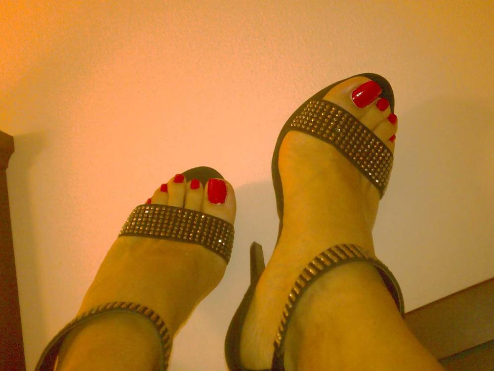 sexy feet red toes adult photos