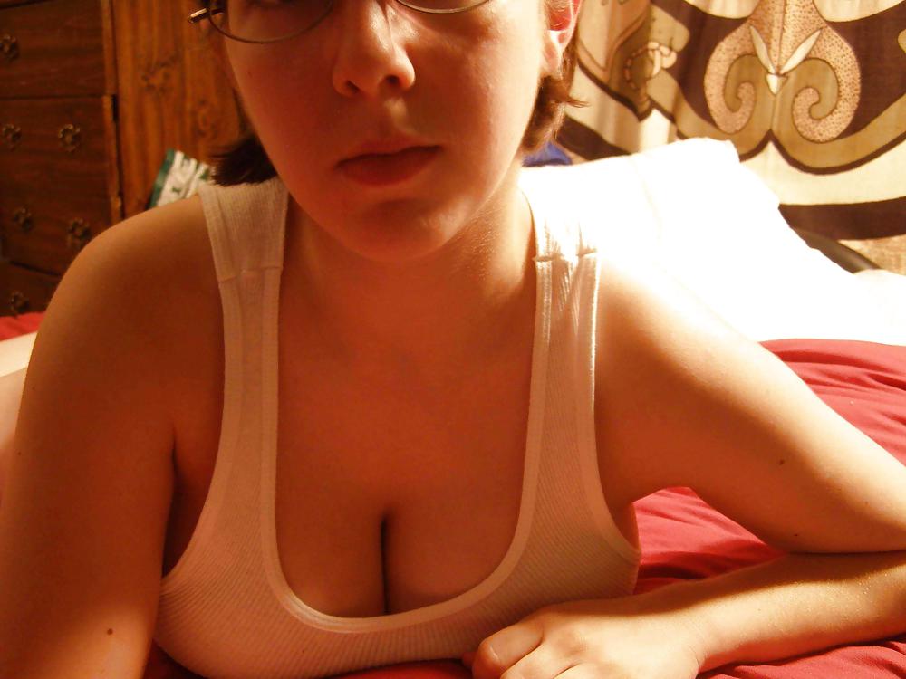 amatrice a gros seins avec lunettes adult photos