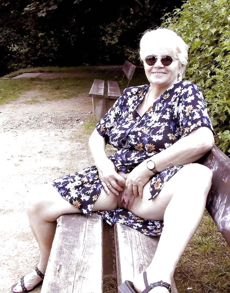 les salopes ( granny showing pussy ) adult photos
