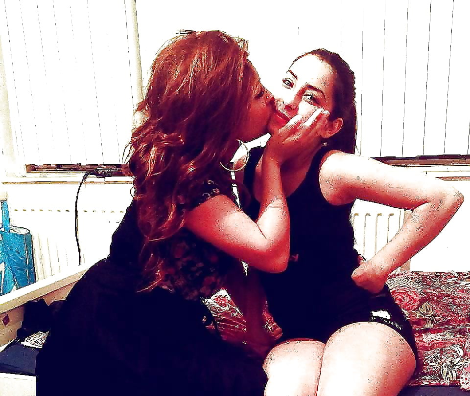 Arab Kissing 03 adult photos